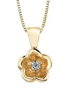 Yellow Gold Diamond Pendant Necklace.