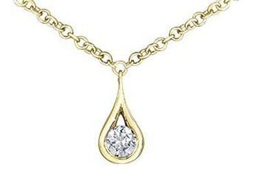 Yellow Gold Canadian Diamond Pendant Necklace.